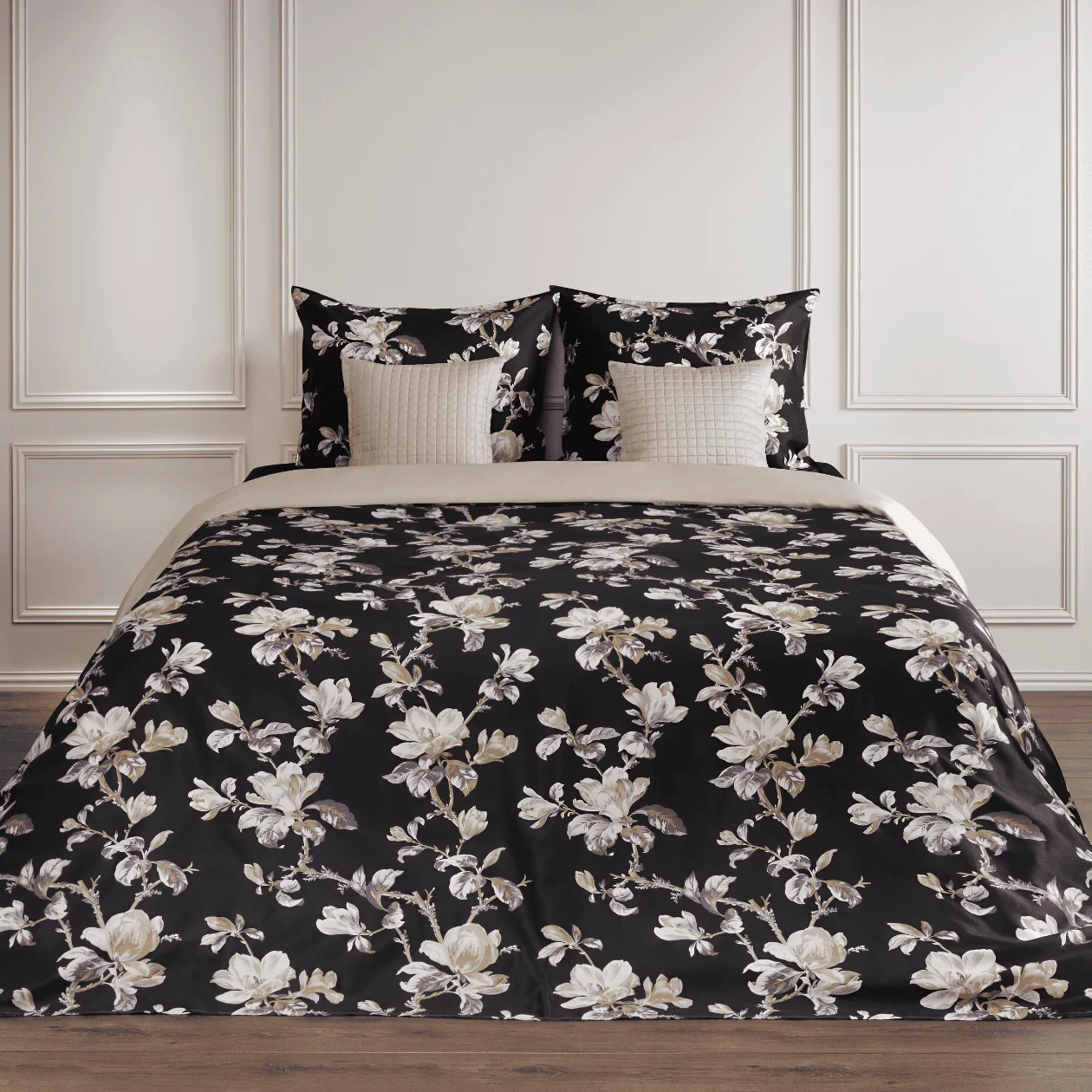 Dommelin Dekbedovertrekset Magnolia Satijn 400TC, bedset, duvethoes, bloemenpatroon, zwarte achtergrond, neutrale beige accenten