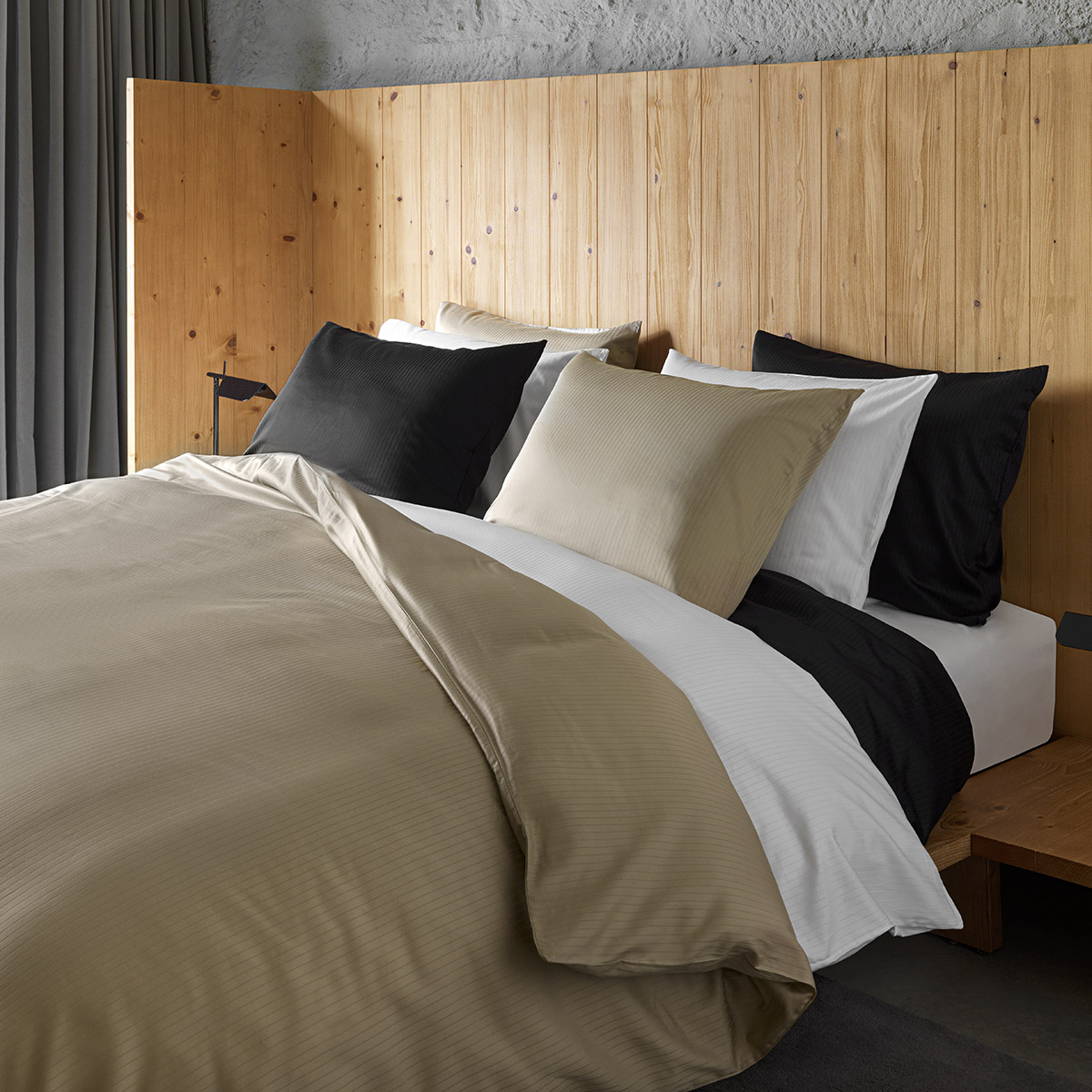 Dommelin Dekbedovertrekset Pico Satijn 400TC Cafe 260 x 200/220 cm incl. 2 kussenslopen 60 x 70 cm Binnenshuis, Interieurontwerp, Kussen, Houten panelen, Bed
