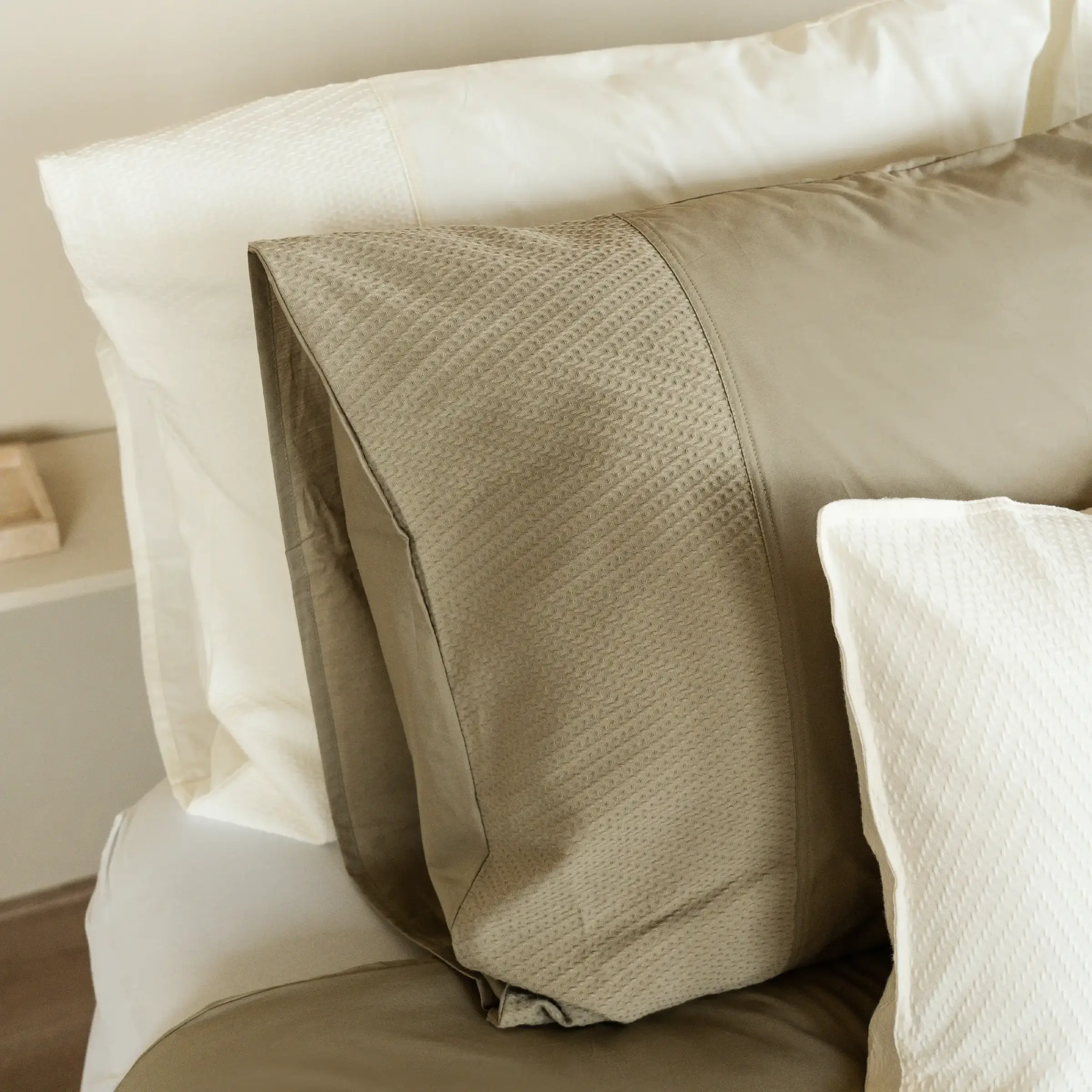 Dommelin Kussensloop Liva Percal Kaki 60 x 70 cm   Dommelin Kussensloop Liva Percal Kaki 60 x 70 cm